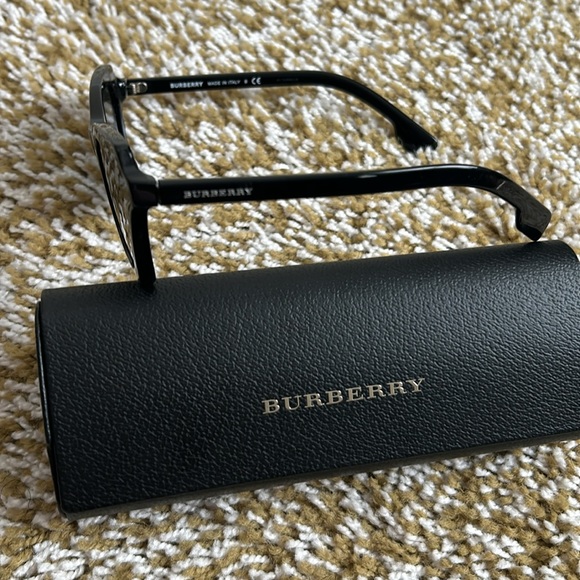 Burberry - Picture 5 of 8